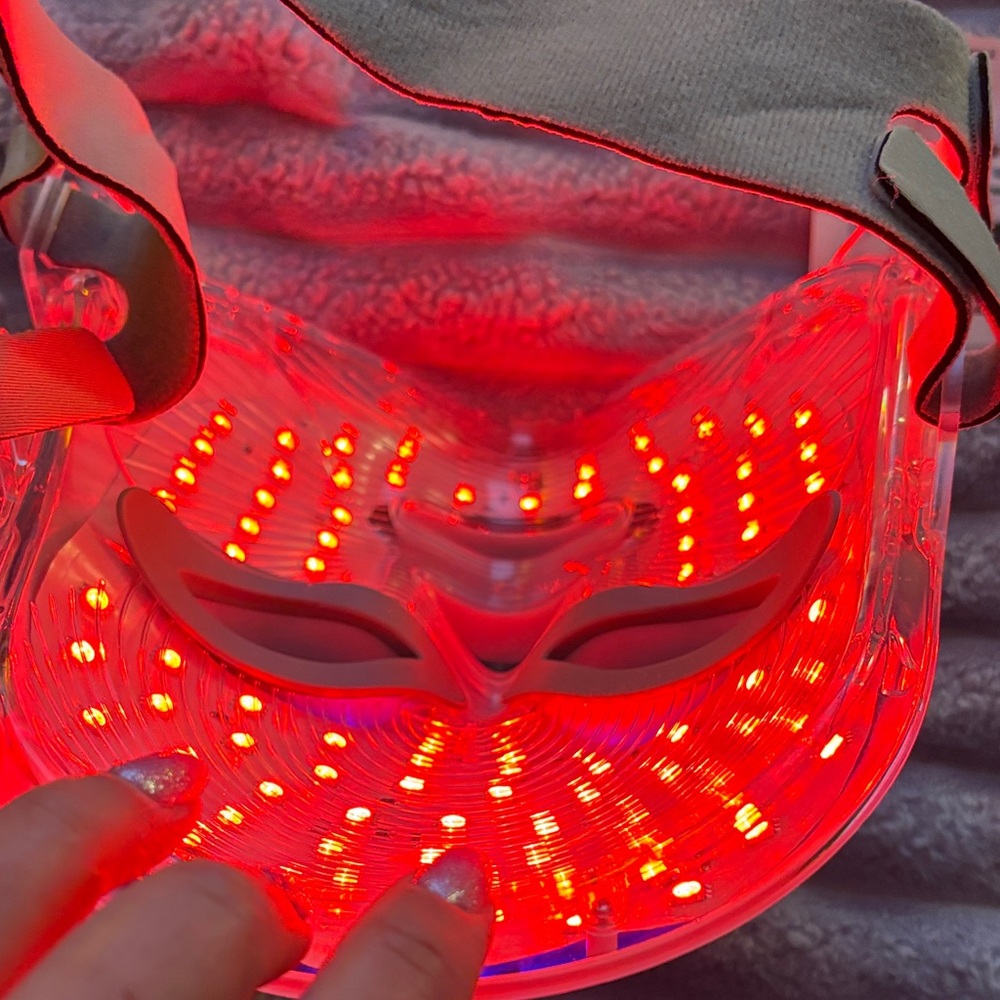 LED Light Therapy Mask with Skincare Wand - Picture 3 of 12